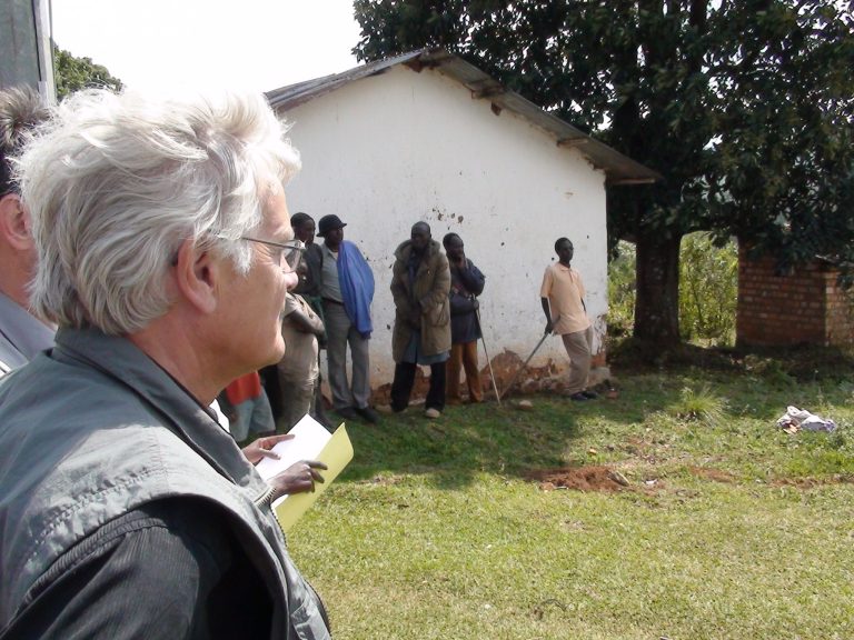 Penningmeester dr. Jaap Smit van de Stichting Microprojects plotseling overleden